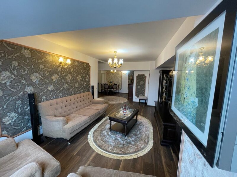 Piata Alba Iulia  Apartament spatios - - 3 camere - termen lung